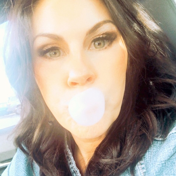 Meet your Posher, Nicolle - Picture 3 of 4